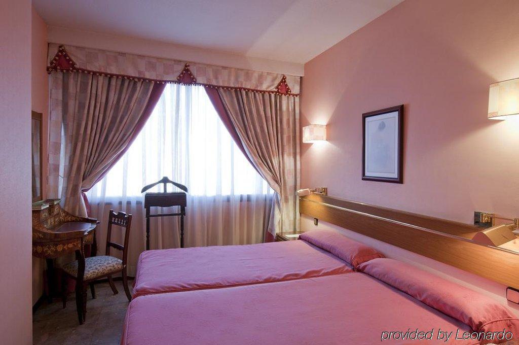 Foxa 25 Hotel Madrid Bilik gambar